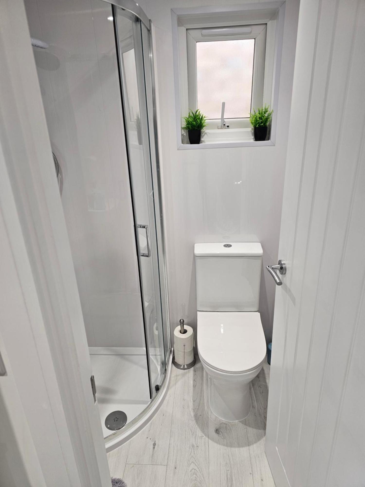 Single Cosy Bedroom In Dartford- Private Entrance For Guest Exterior photo