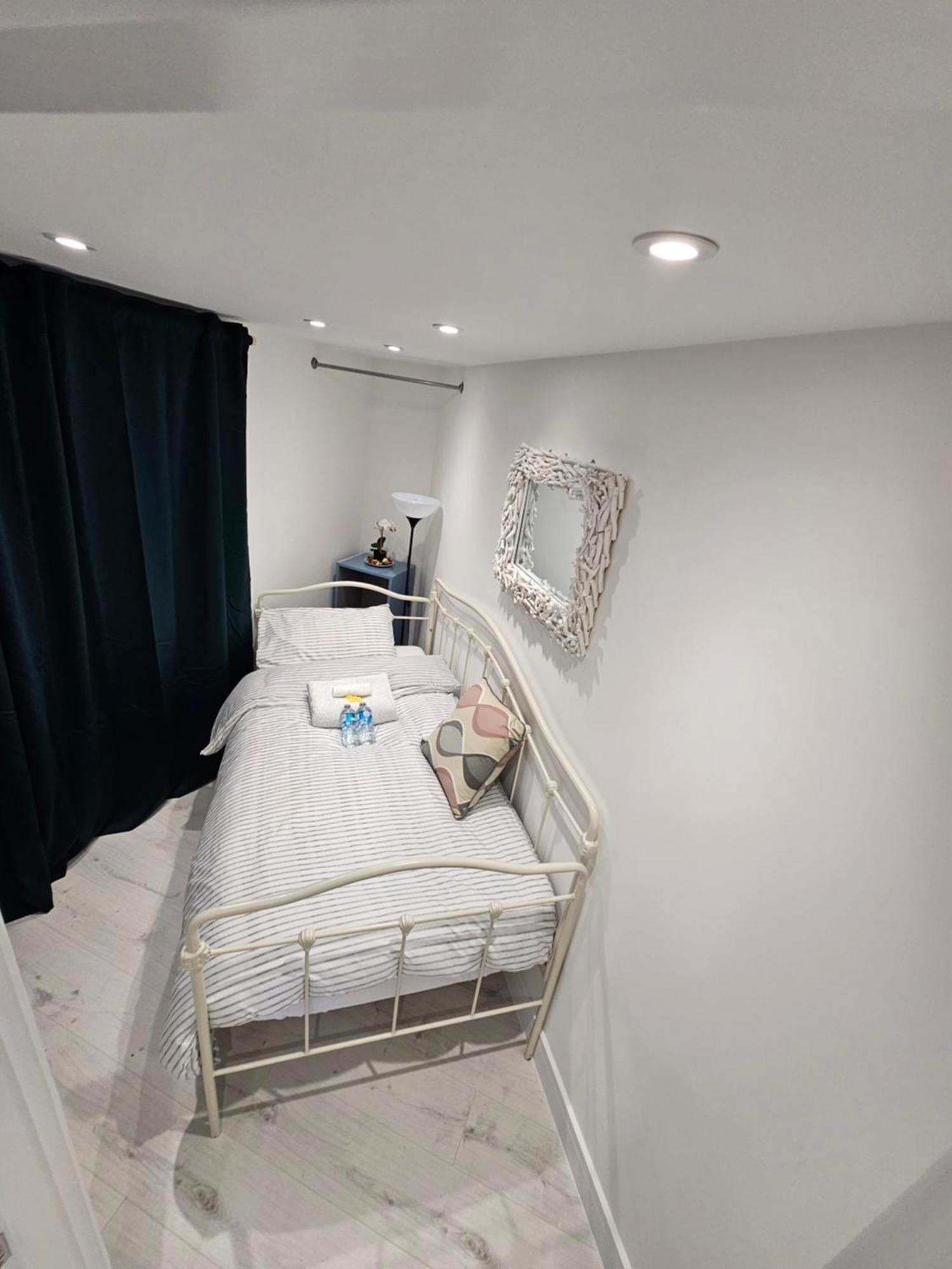 Single Cosy Bedroom In Dartford- Private Entrance For Guest Exterior photo