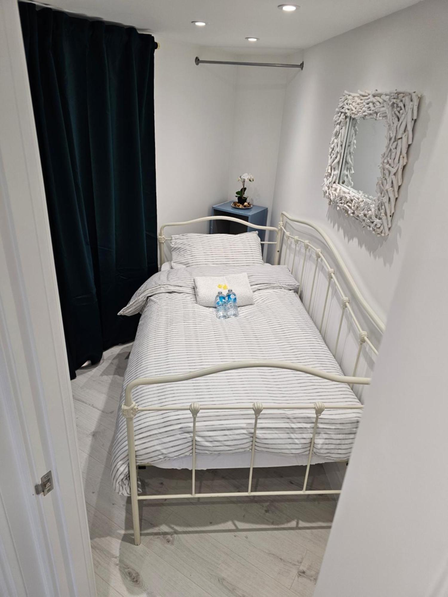 Single Cosy Bedroom In Dartford- Private Entrance For Guest Exterior photo