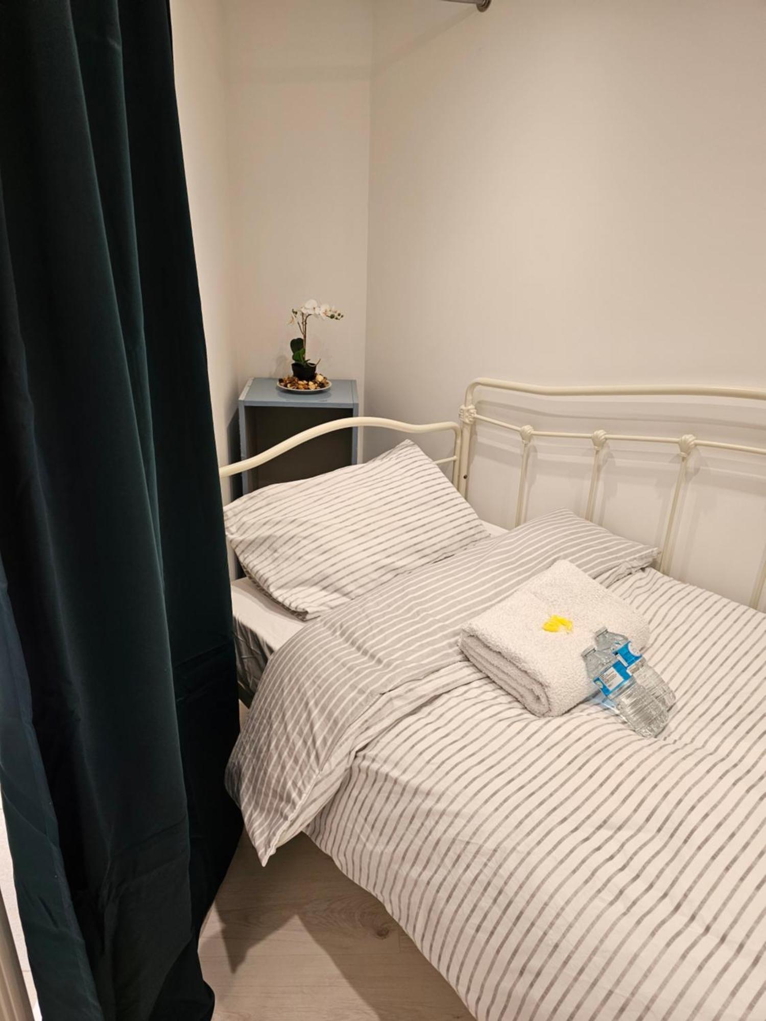Single Cosy Bedroom In Dartford- Private Entrance For Guest Exterior photo